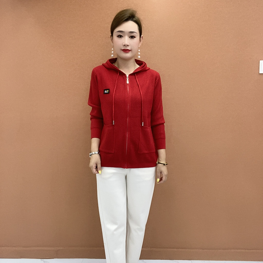 春秋显瘦中年外套2025连帽休闲减龄洋气长袖夹克女妈妈新款小衫