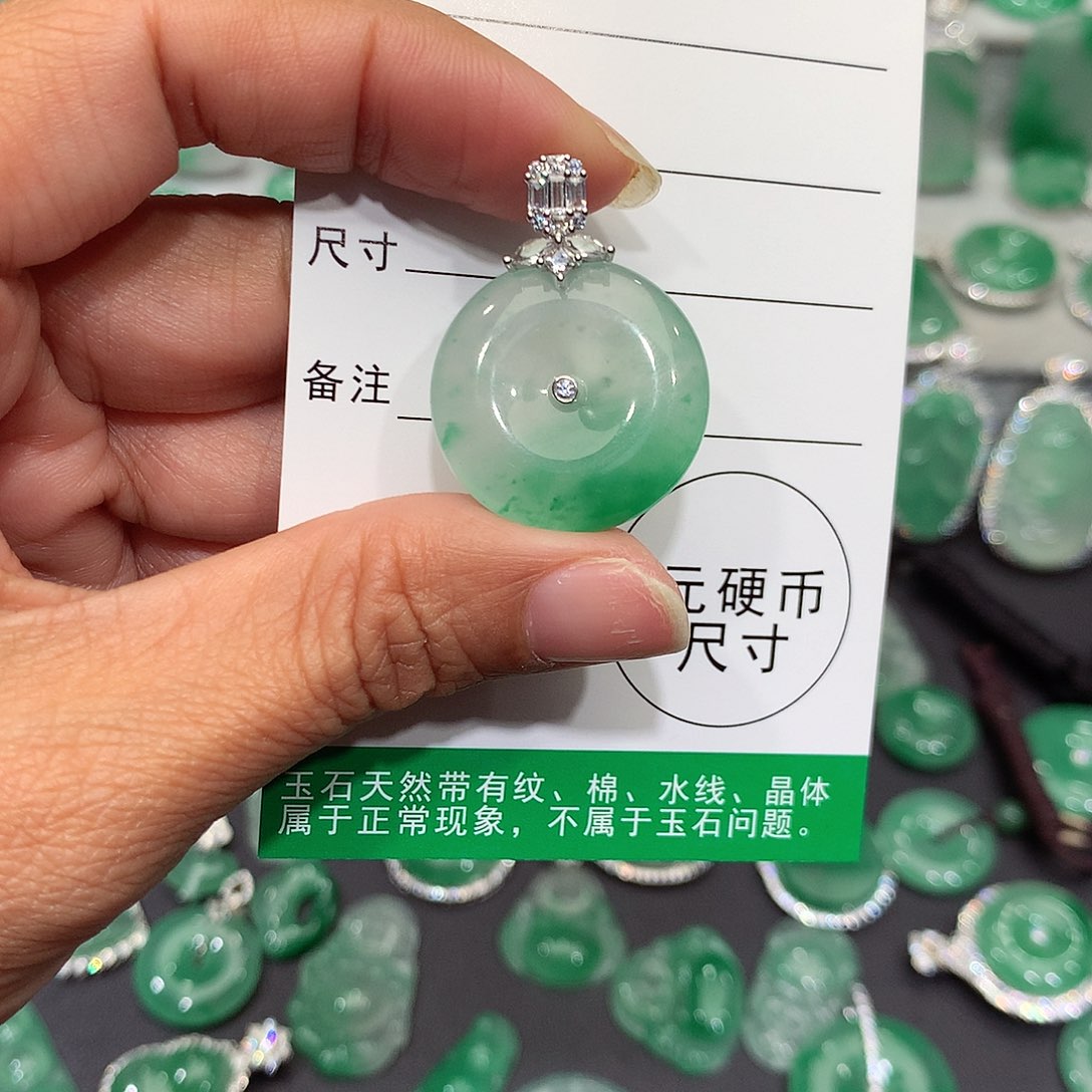 颈饰银S925镶嵌石英质玉（非洲翠）