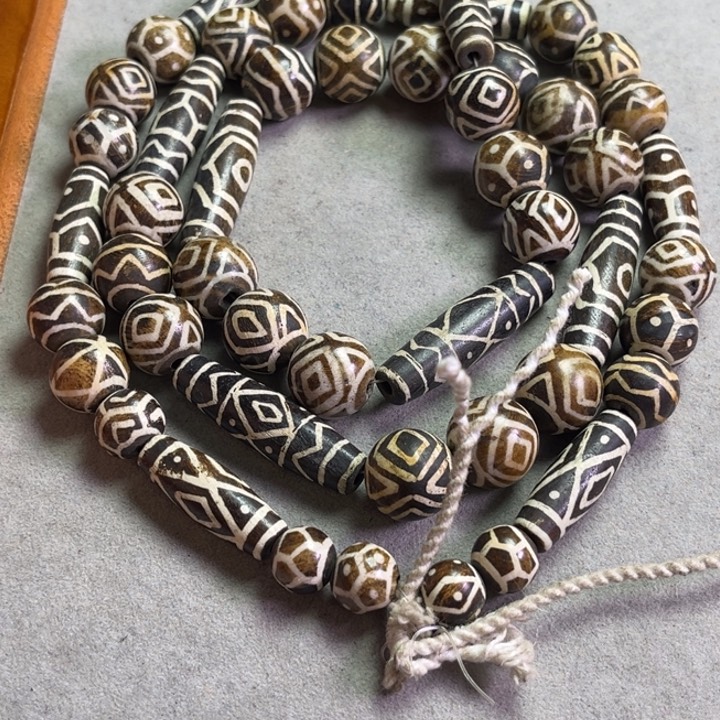 颈饰琉璃帅**笔琉璃…………