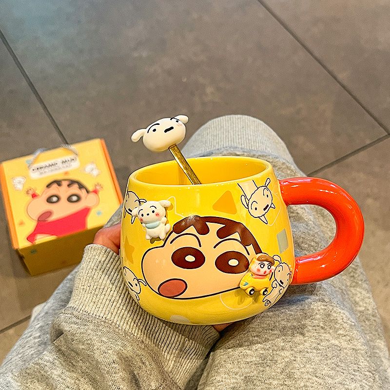 蜡笔小新陶瓷马克杯2026新款水杯带勺牛奶杯可爱咖啡杯子生日礼物