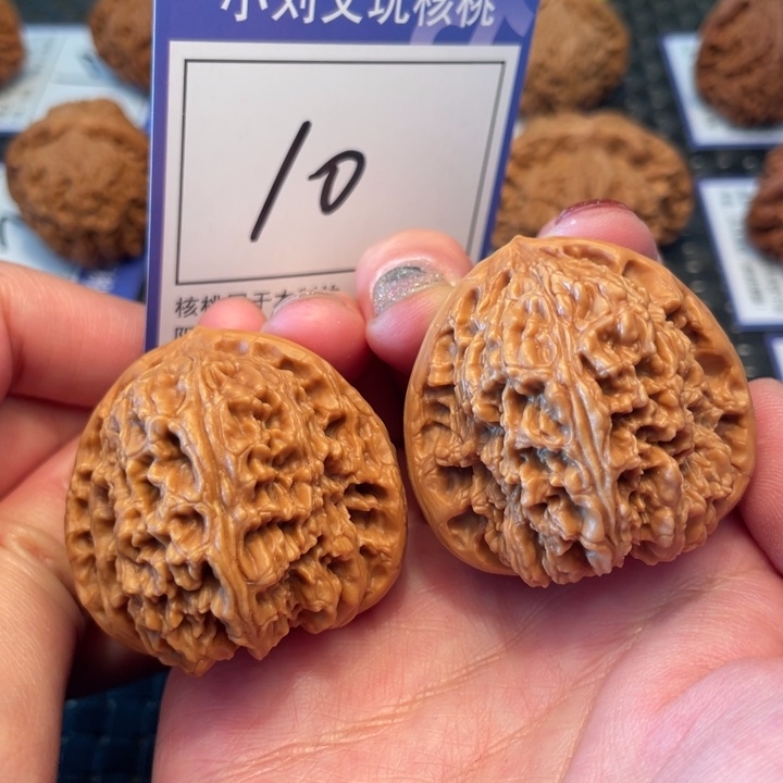 桃核把件40南疆石10。。。。
