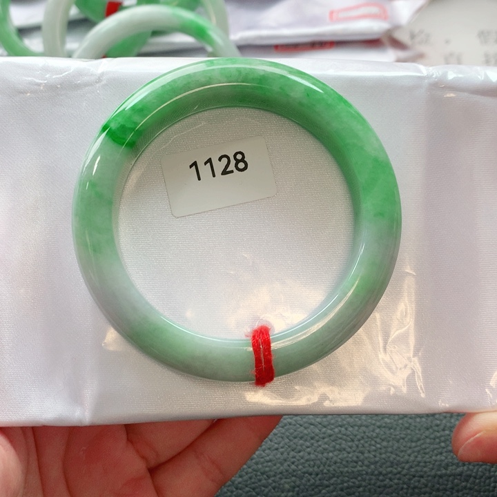 翡翠手镯未镶嵌天然翡翠手镯