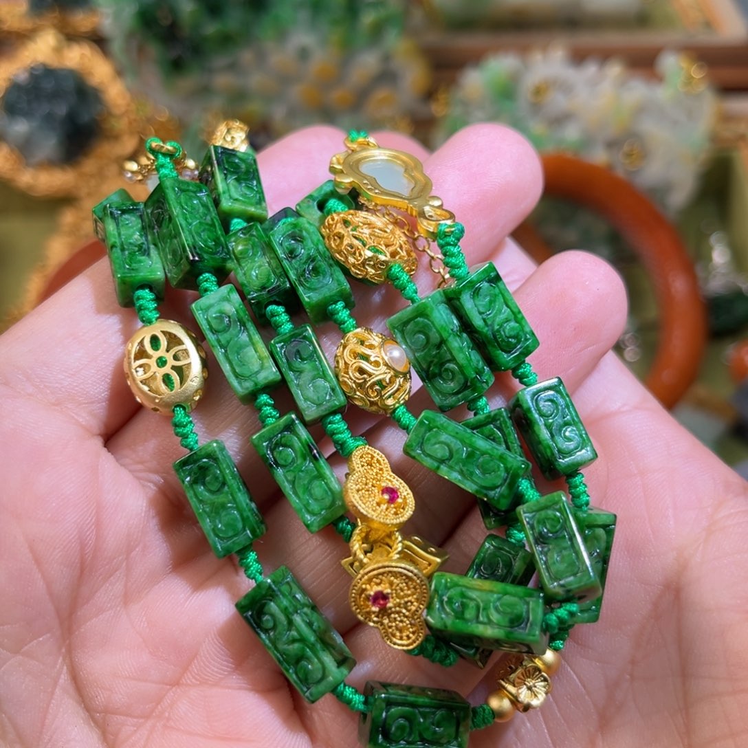 翡翠颈饰未镶嵌带编织