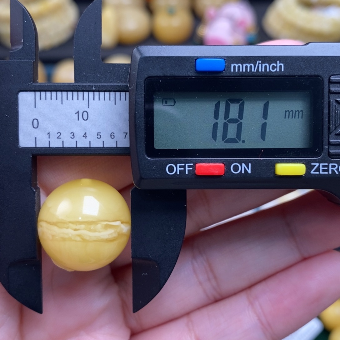 蜜蜡未镶嵌珠宝奇石