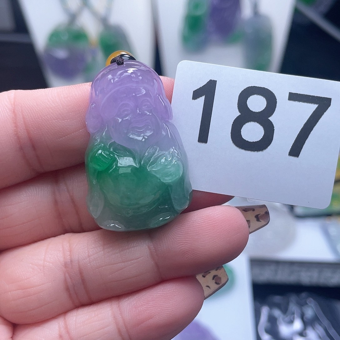 翡翠吊坠(赠链)未镶嵌