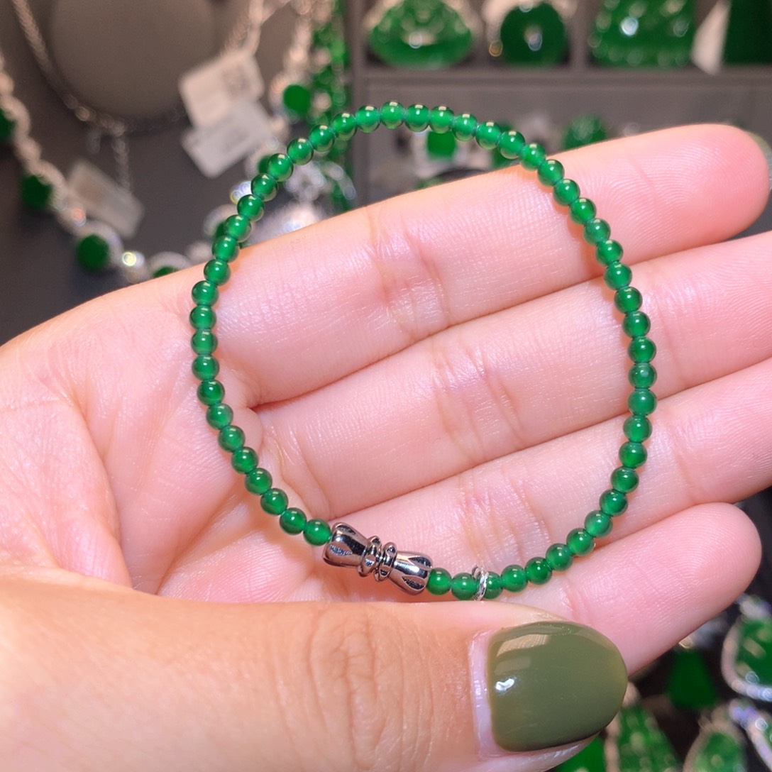 翡翠手串未镶嵌珠子