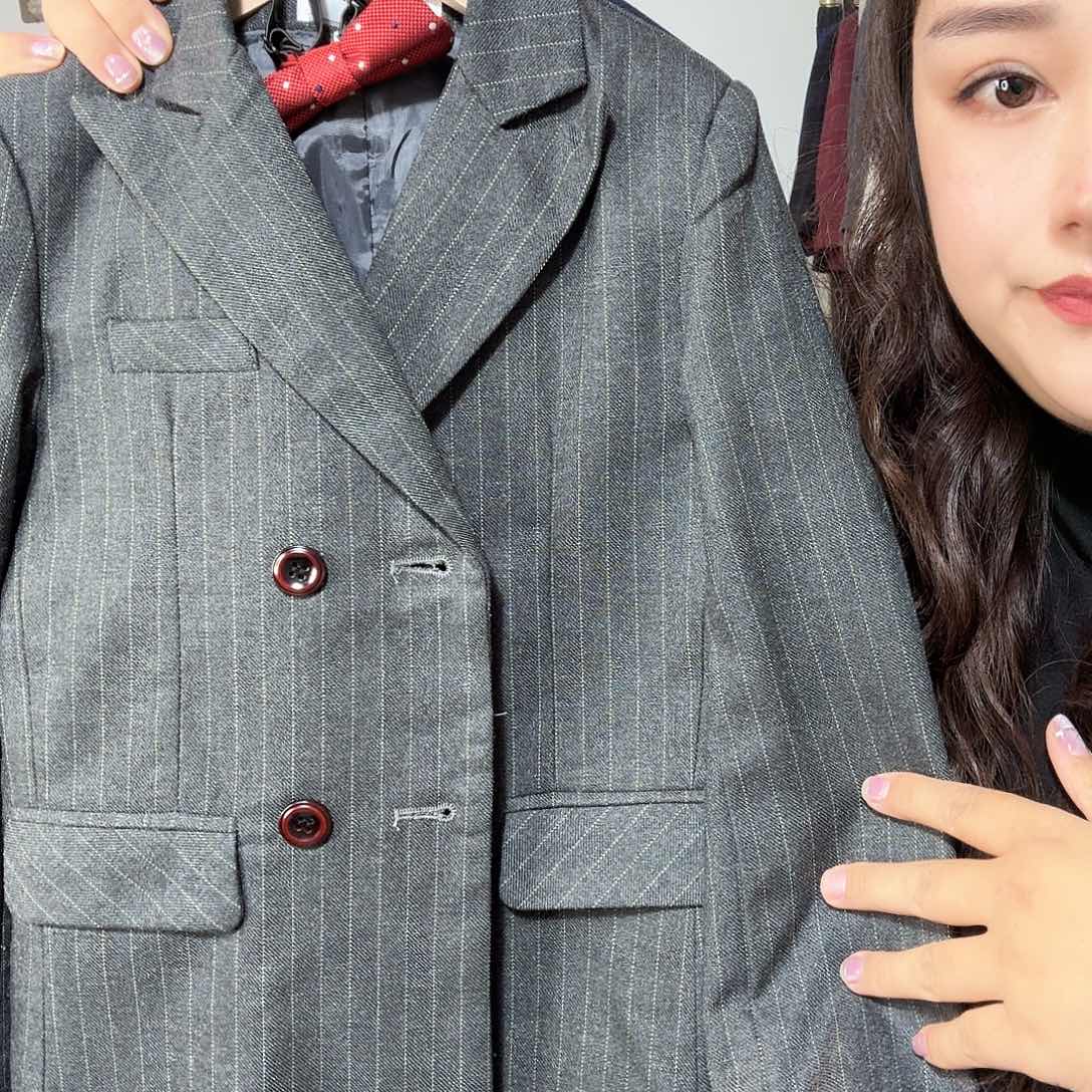 灰色条纹套装130码