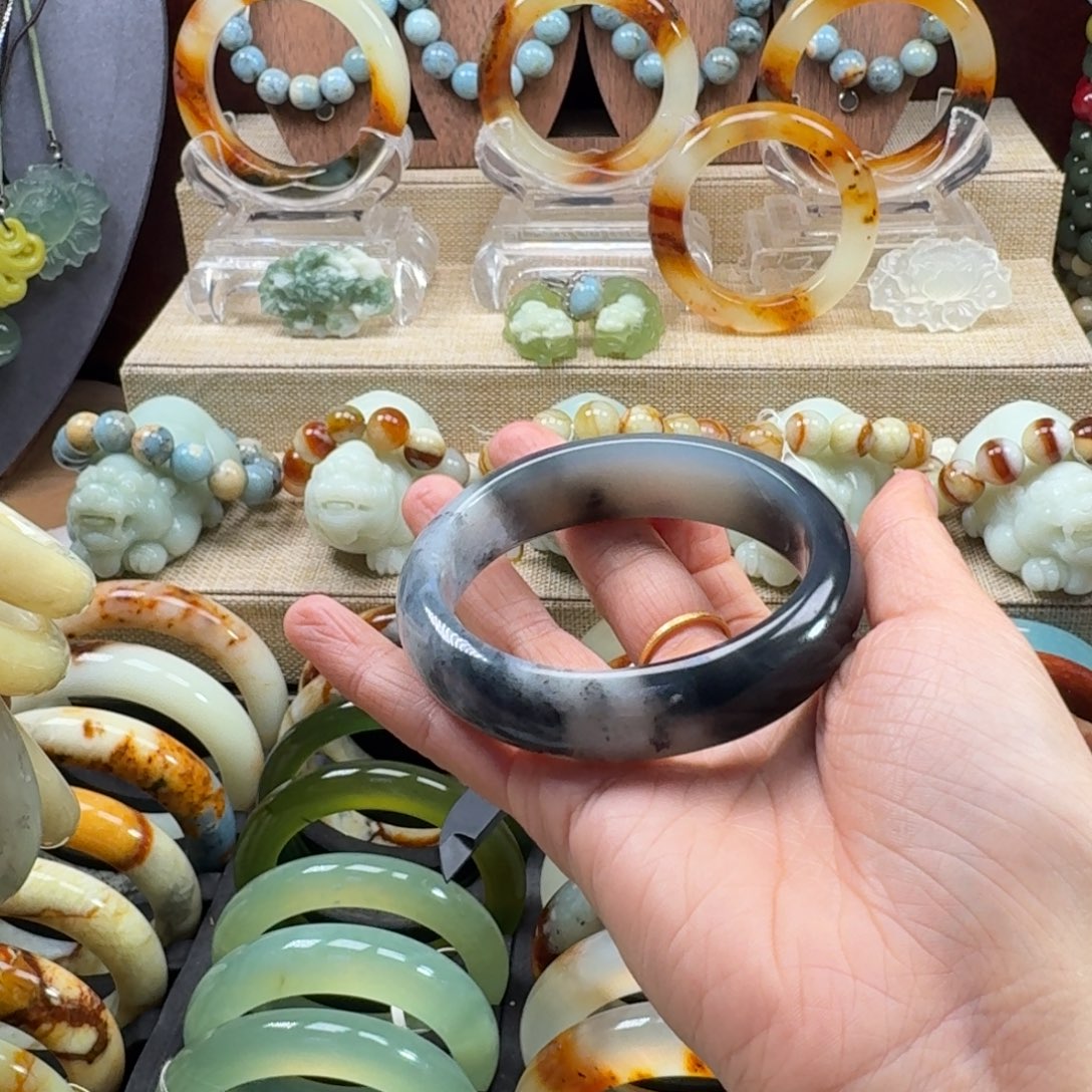 z***灬蛇纹石玉未镶嵌手镯