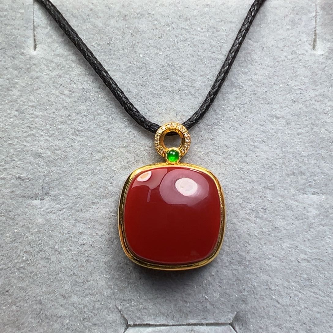 南红玛瑙18K金镶嵌吊坠