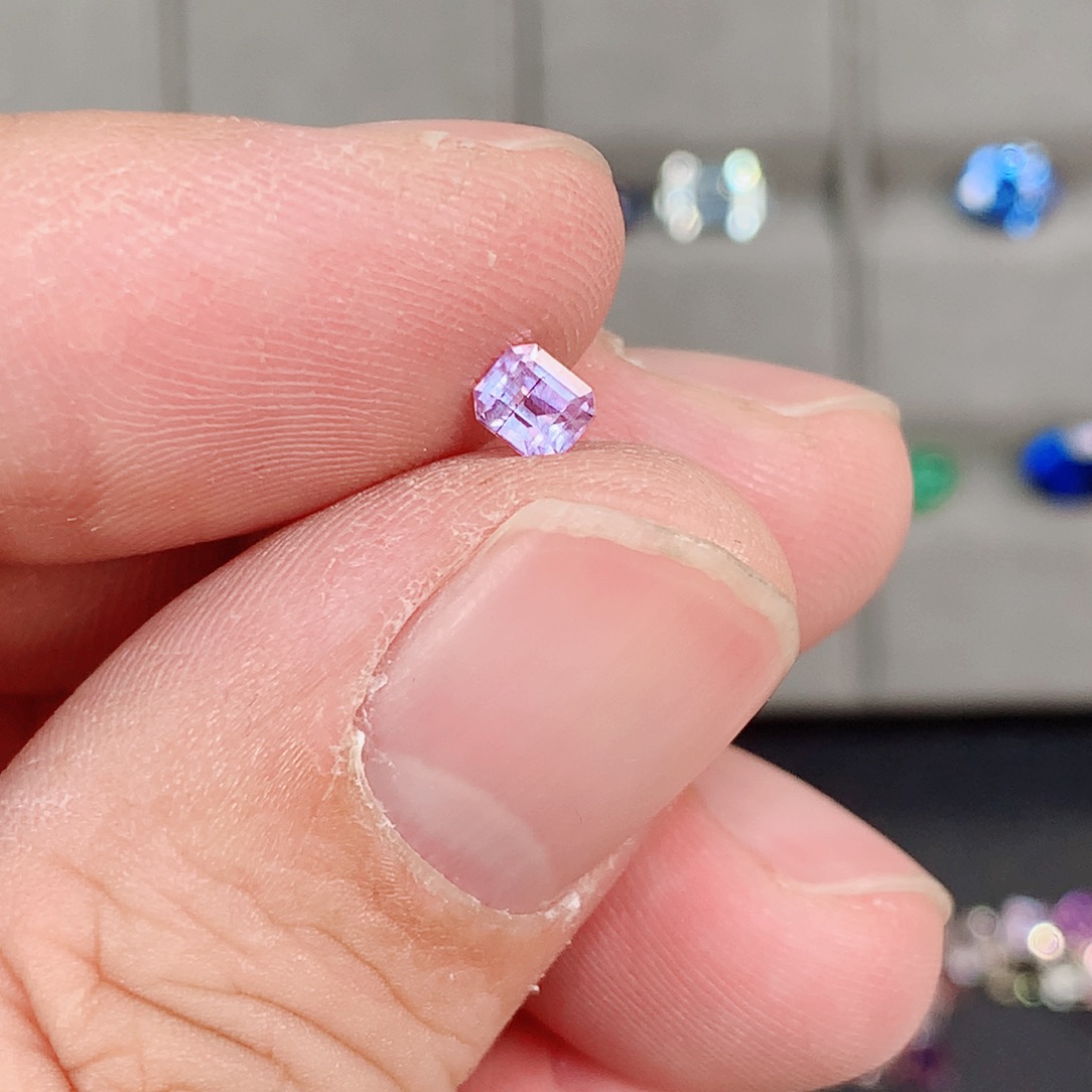 蓝宝石裸石未镶嵌0.39ct 薰衣草蓝宝石