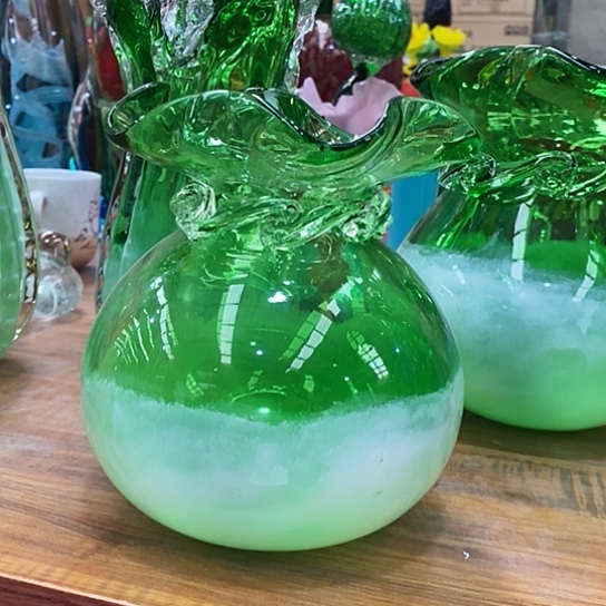 琉璃花瓶高17厘米口径6厘米