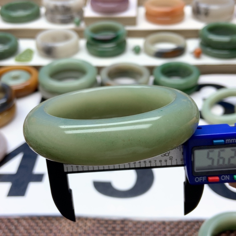 【闪购商品】石英质玉手镯未镶嵌