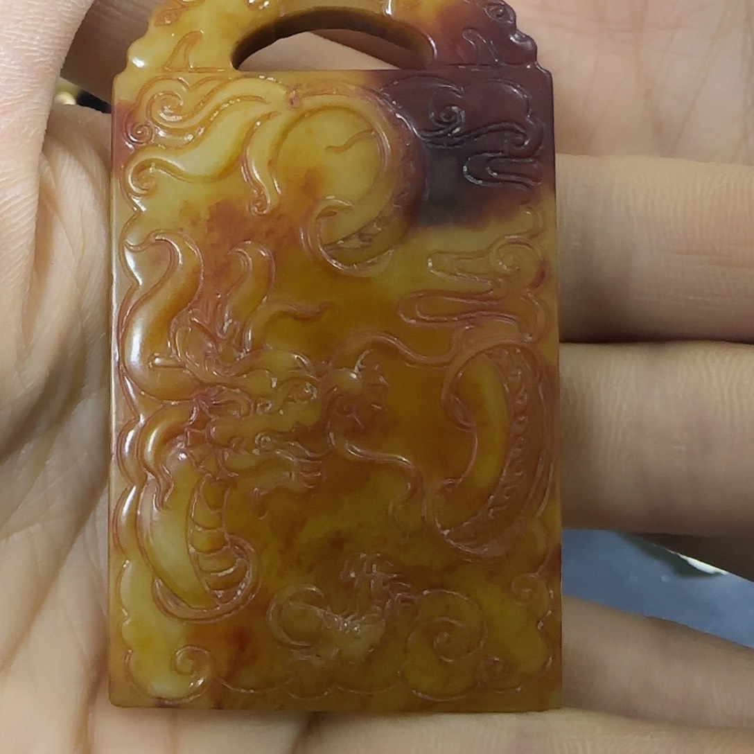 透闪石质玉挂件未镶嵌