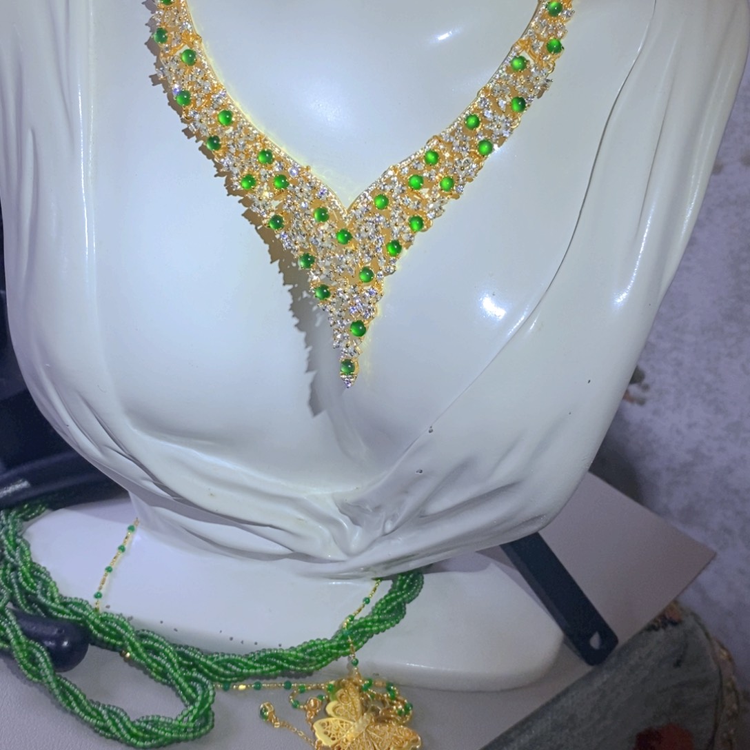 翡翠颈饰银S925镶嵌天然翡翠