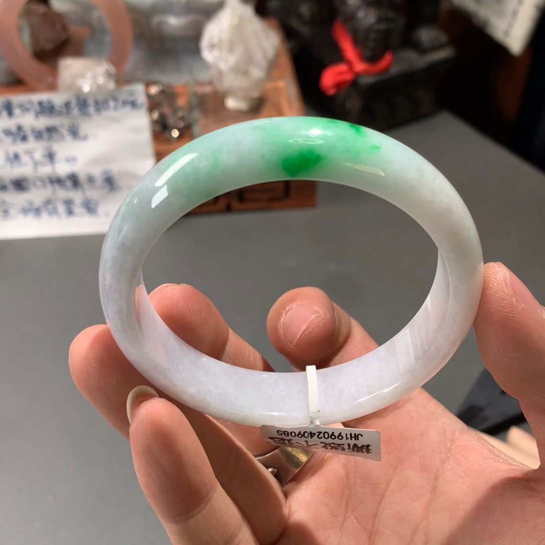 翡翠手镯未镶嵌58圈口