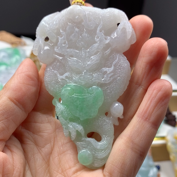 翡翠颈饰未镶嵌吊坠