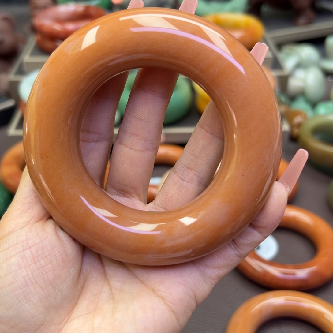 未镶嵌手镯石英岩玉大**乔