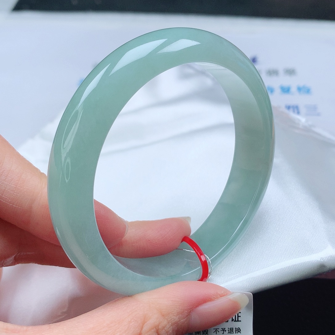 翡翠手镯未镶嵌56圈