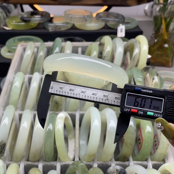 蛇纹石玉手镯未镶嵌166