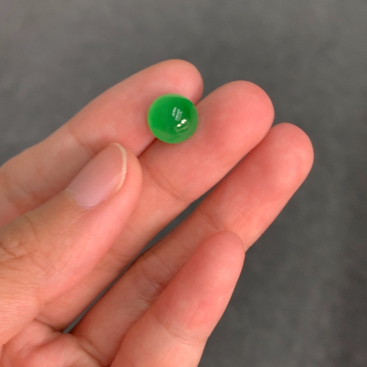 翡翠挂件未镶嵌…..