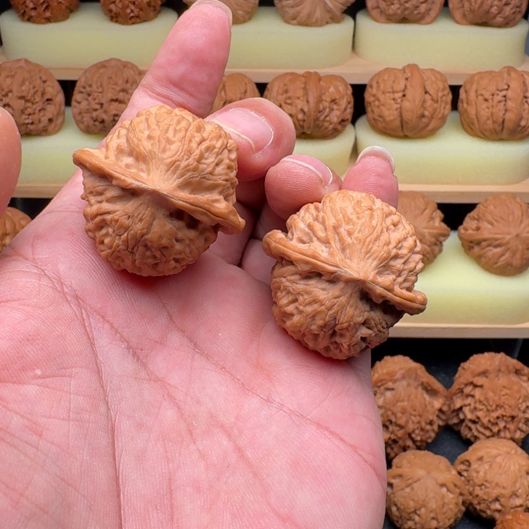 文玩核桃吊坠君**下金牛36