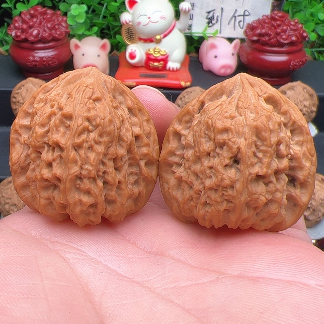 文玩核桃把件玉化皮老款蚂蚁纹南疆石，尺寸38