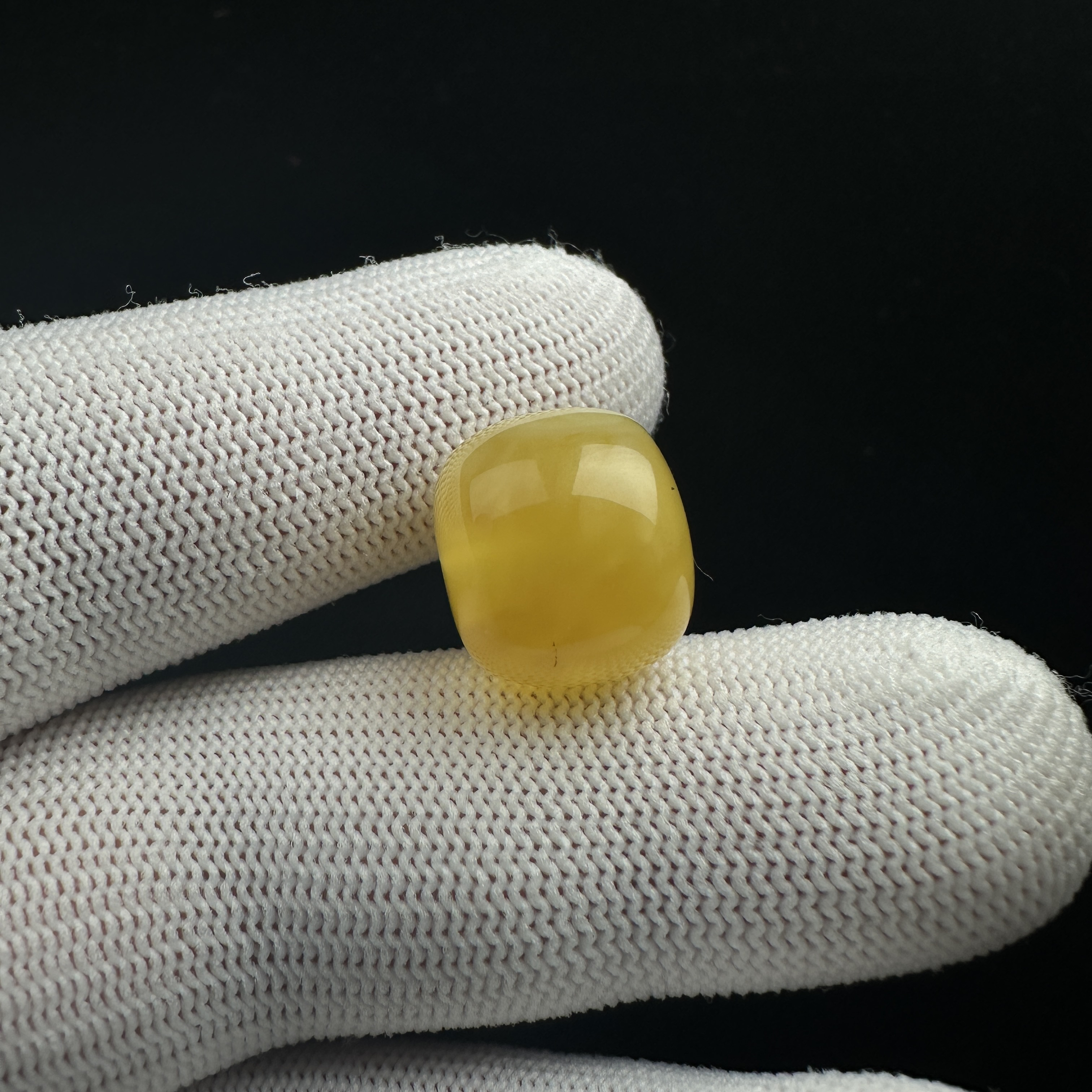 B3582天然原矿俄料蜜蜡 瑕疵墩子 15.4*13.4mm支持复检