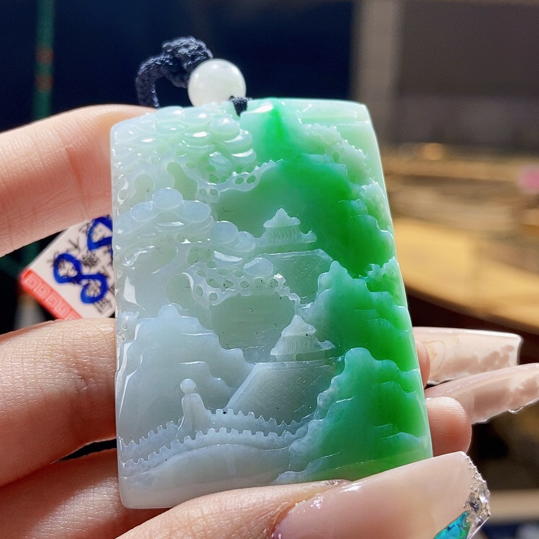 翡翠颈饰未镶嵌翡翠