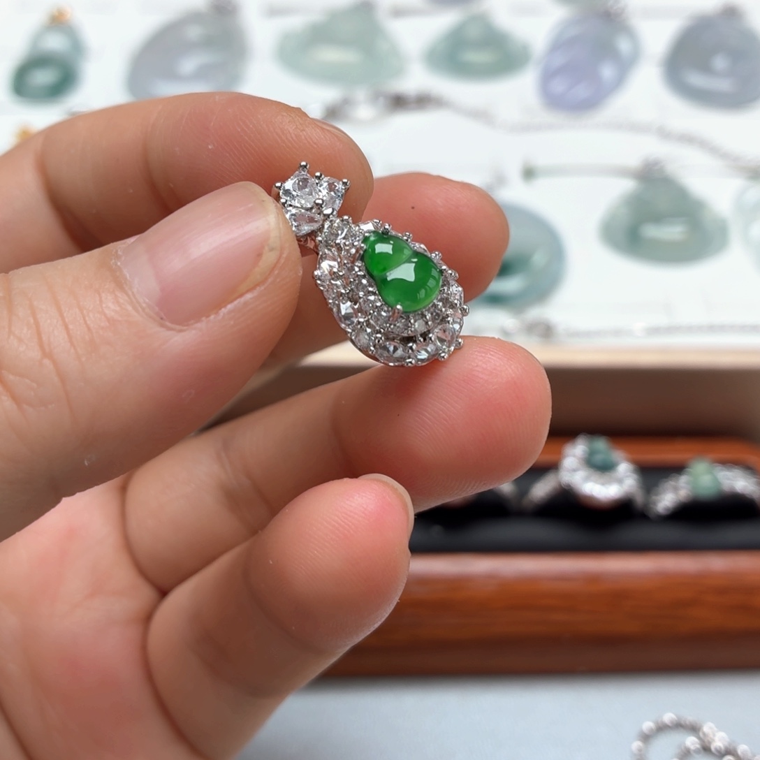 翡翠合金颈饰翡翠葫芦多样发