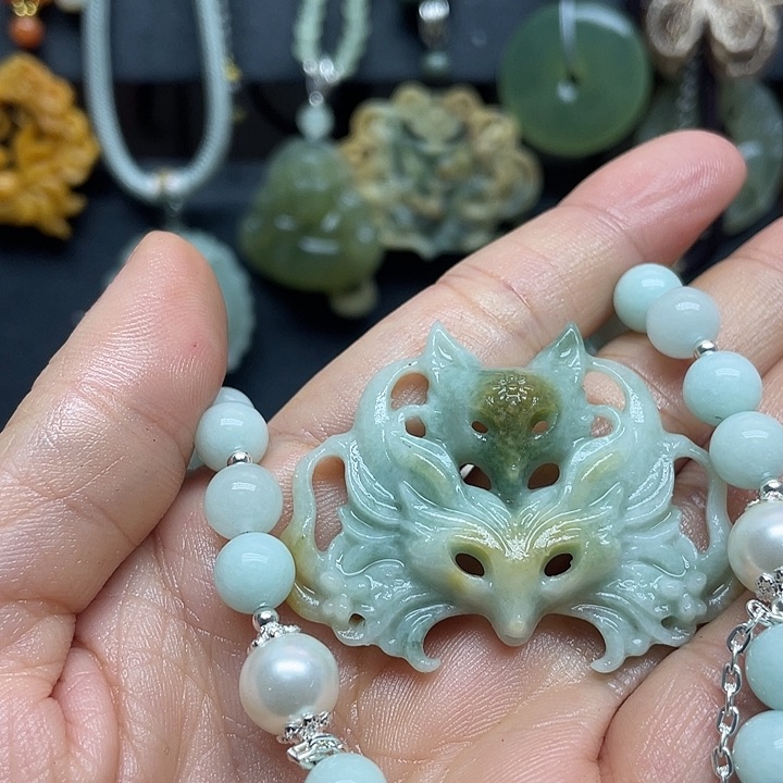 未镶嵌蛇纹石玉颈饰