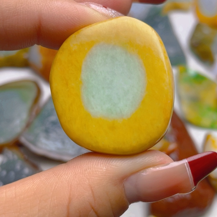 翡翠挂件未镶嵌翡翠