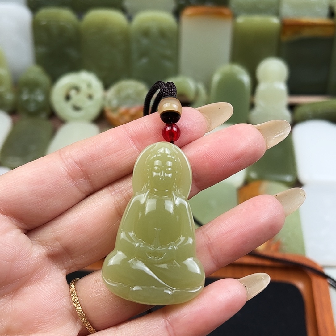 石英质玉未镶嵌颈饰