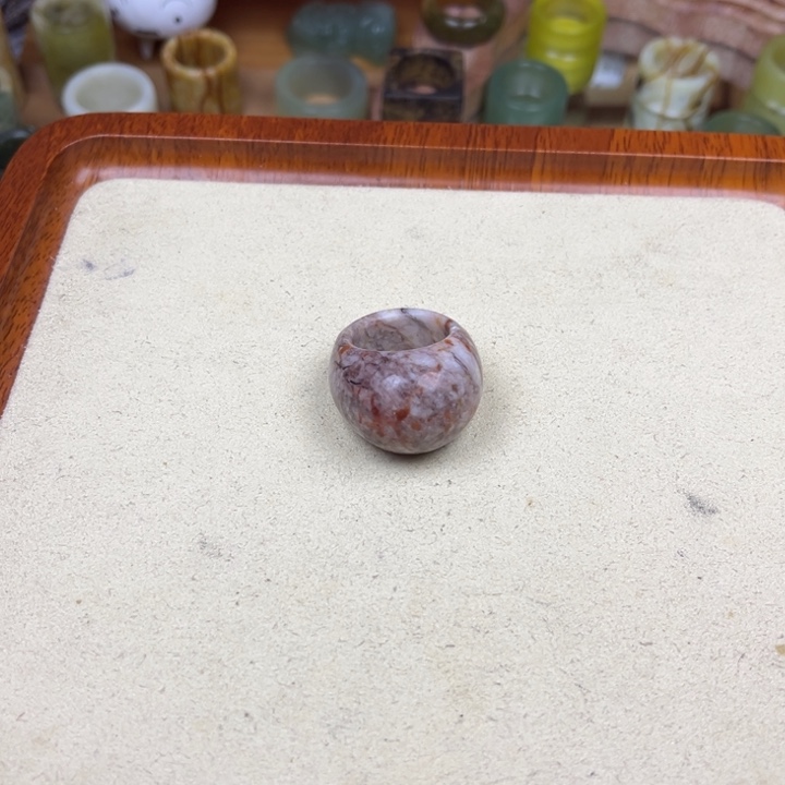 地***头蛇纹石玉未镶嵌戒圈