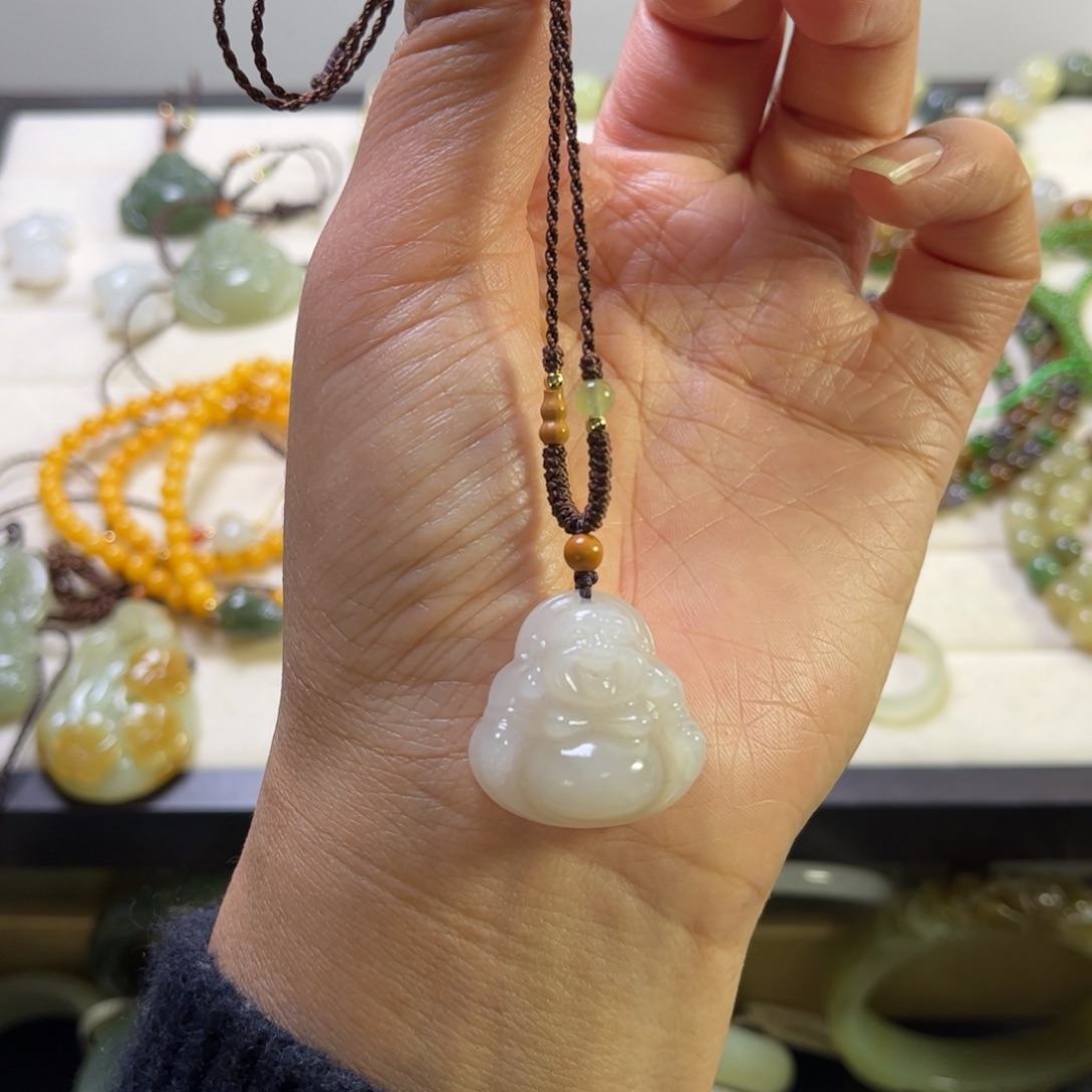 和田玉未镶嵌吊坠(赠链)