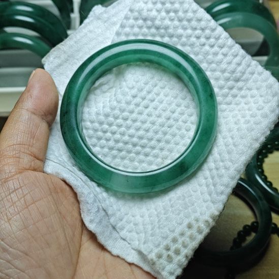 农***姐石英岩玉未镶嵌手镯