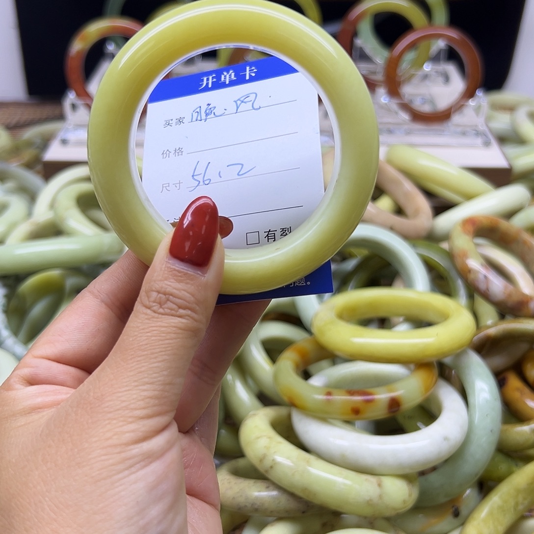 晚***天岫玉未镶嵌手镯岫