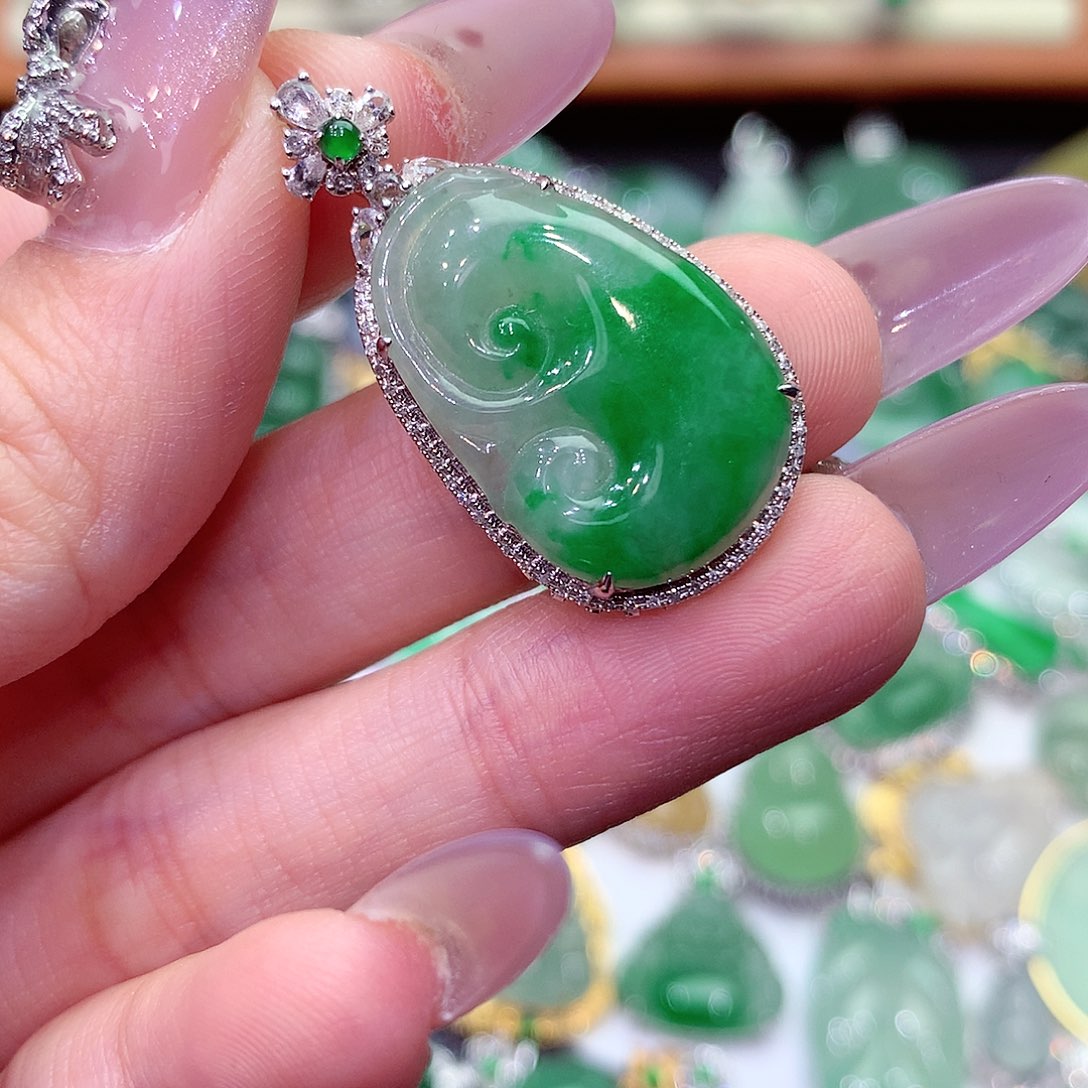 翡翠吊坠(不含链)18K金镶嵌明**旧