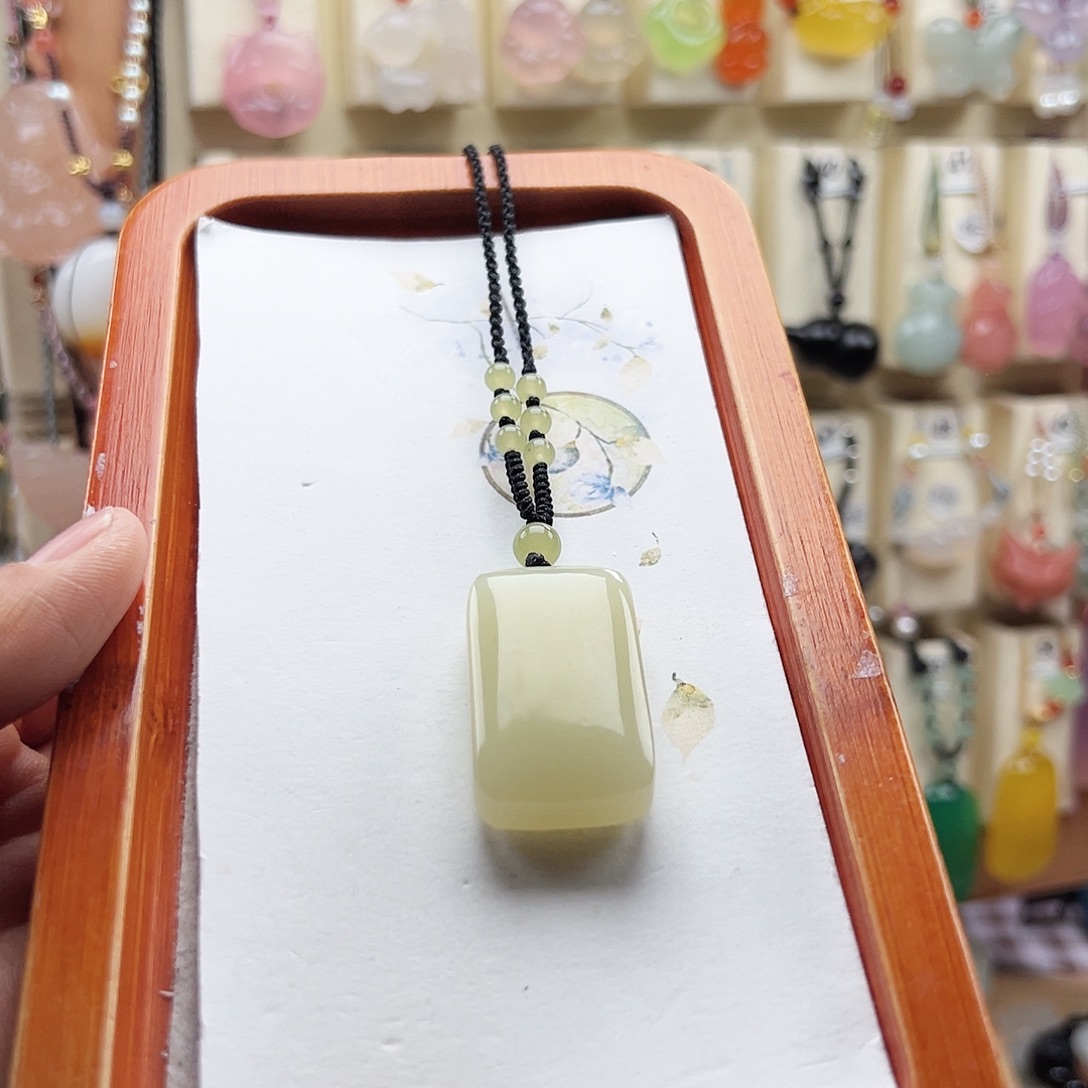 幸***星石英质玉合金颈饰