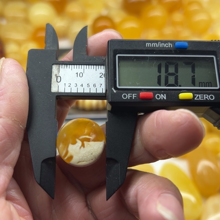 琥珀（矿物珀）未镶嵌裸石