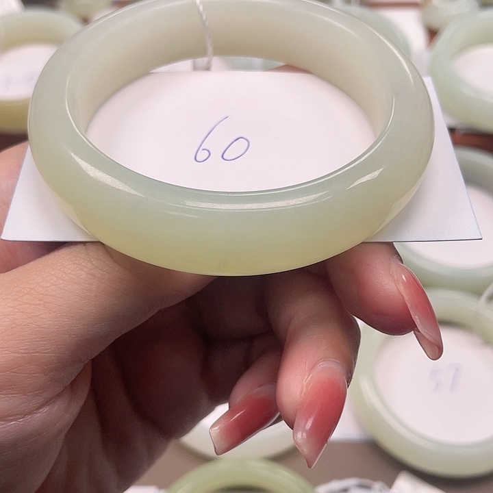 未镶嵌手镯和田玉花****y