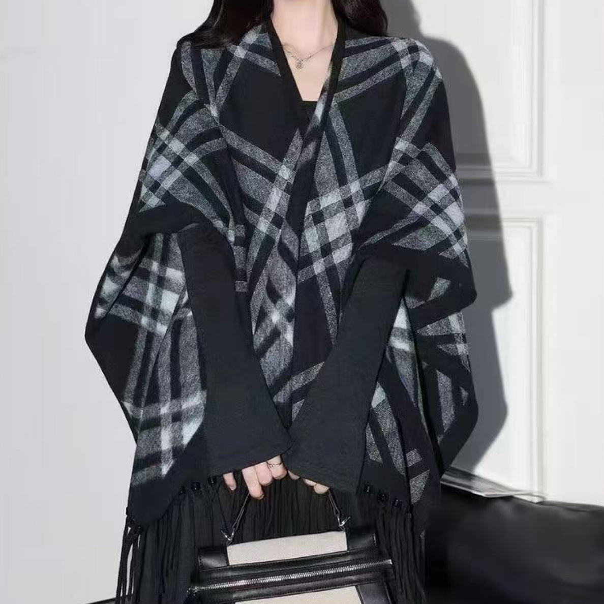 高级感格子条纹流苏披肩围巾女士秋冬外搭百搭时尚气质保暖披肩