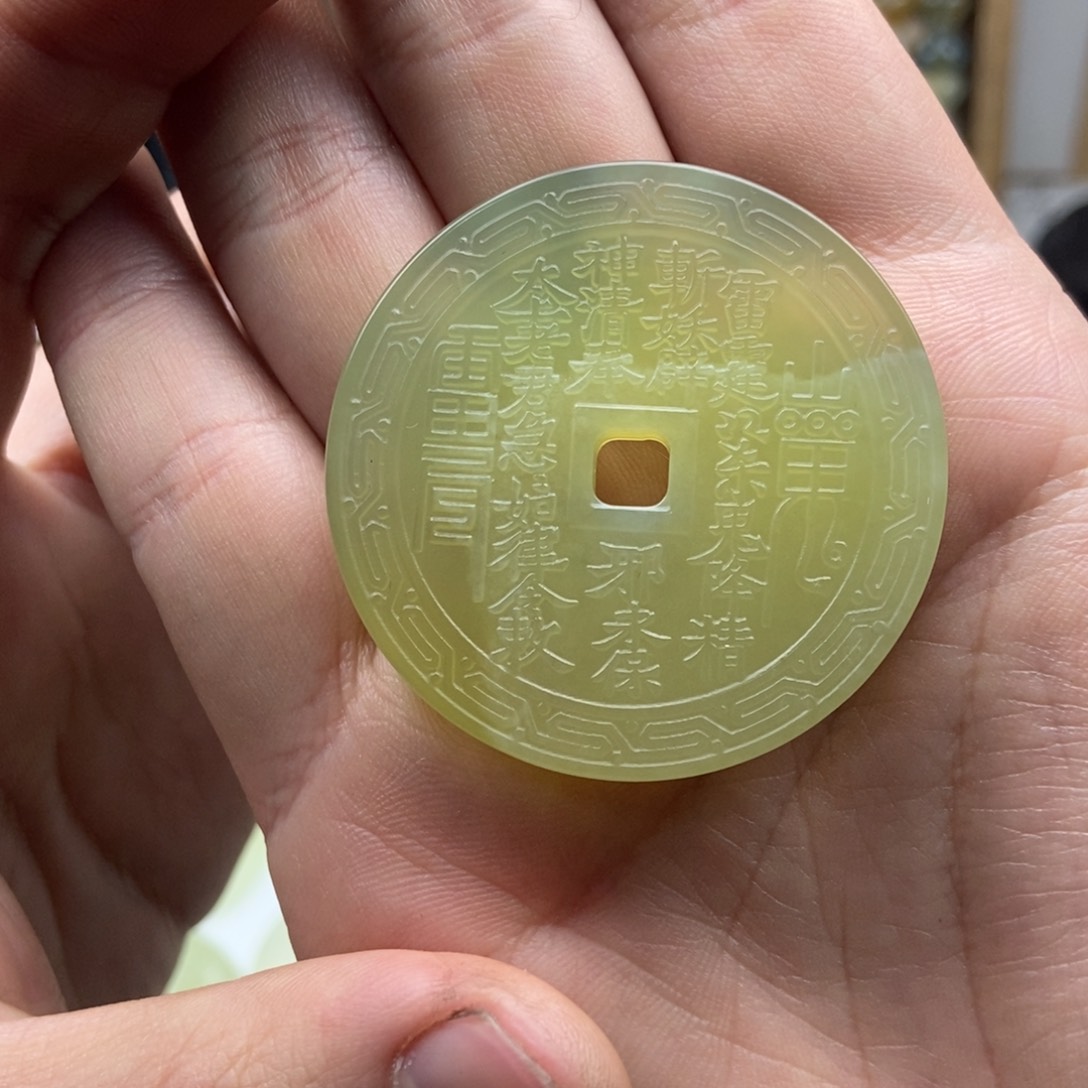 蛇纹石玉颈饰未镶嵌?****冬