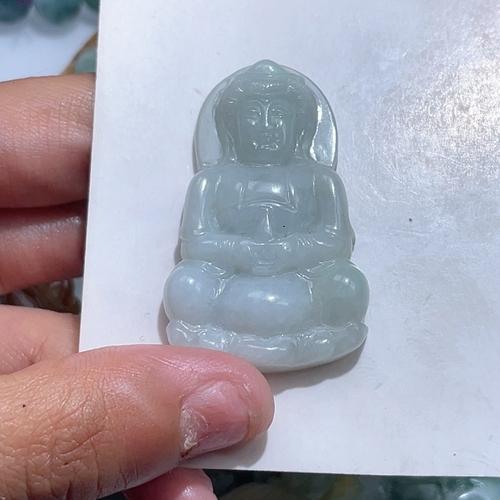 翡翠未镶嵌颈饰是