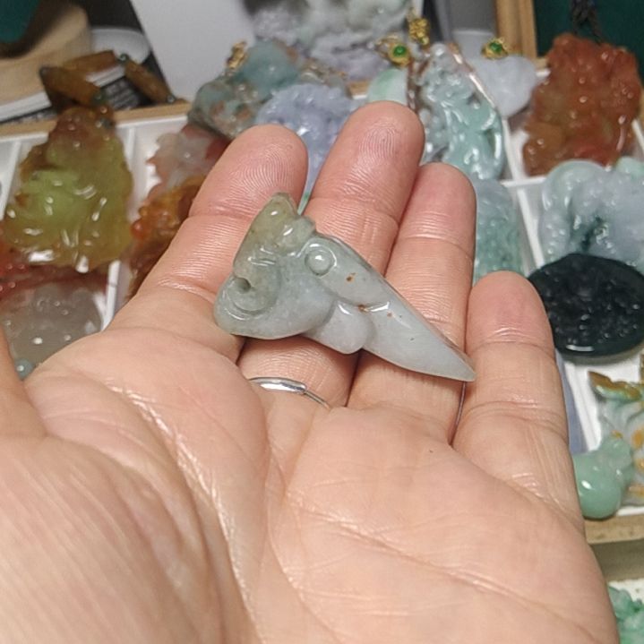 翡翠吊坠(赠链)未镶嵌