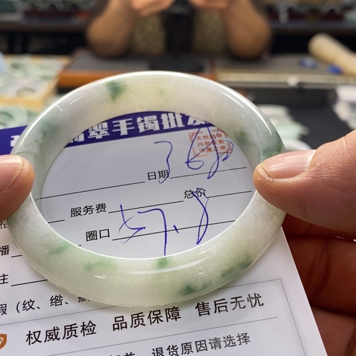 翡翠手镯未镶嵌翡翠手镯未镶嵌