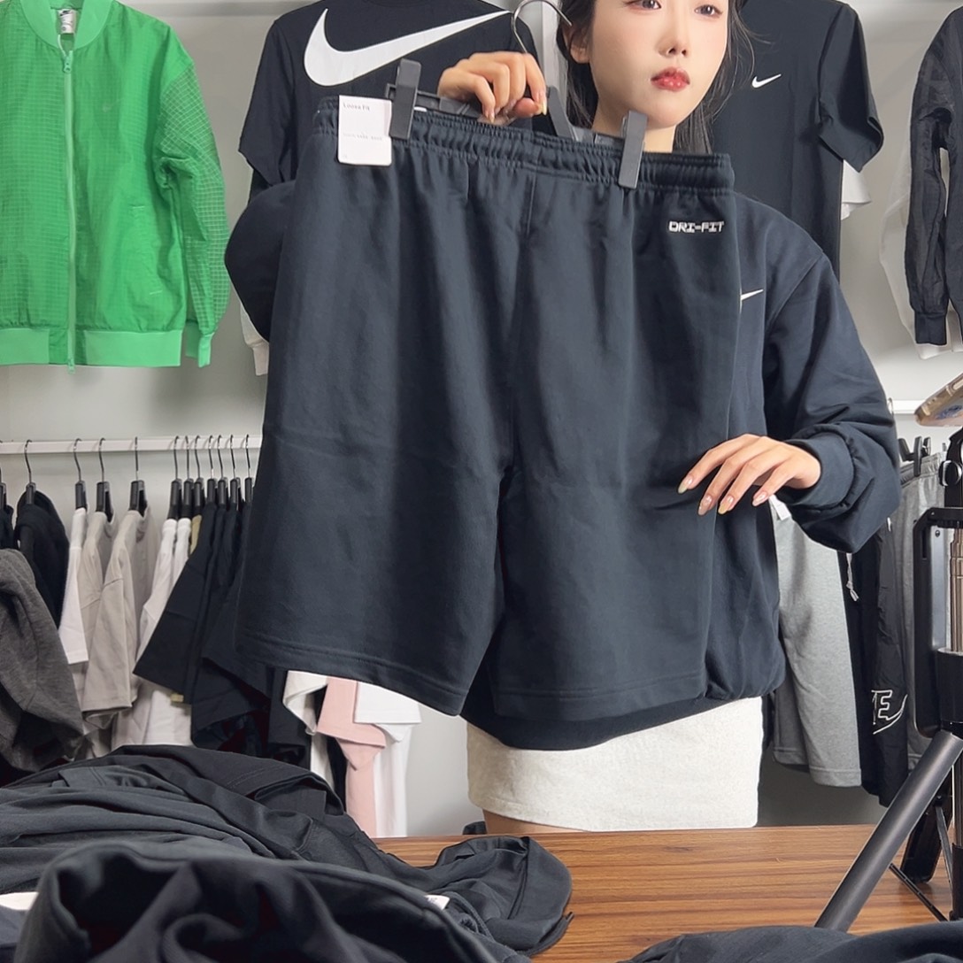 5713黑短裤L 140-160斤 不退换