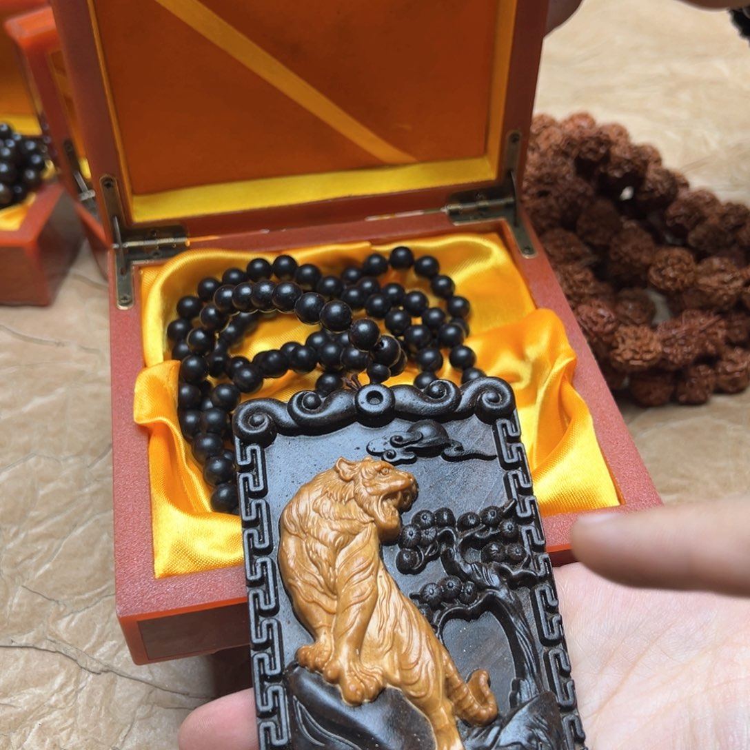 大叶紫檀（黑酸枝木类）