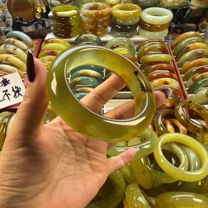D***爱蛇纹石玉未镶嵌手镯60.5