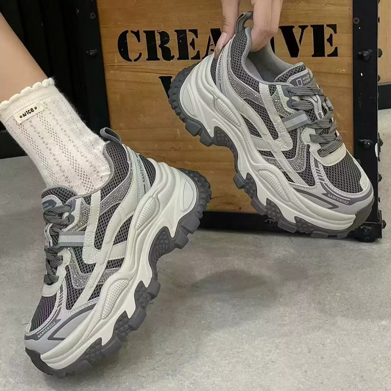 【潮人•必备】水钻老爹鞋洋气舒适增高显瘦休闲鞋209