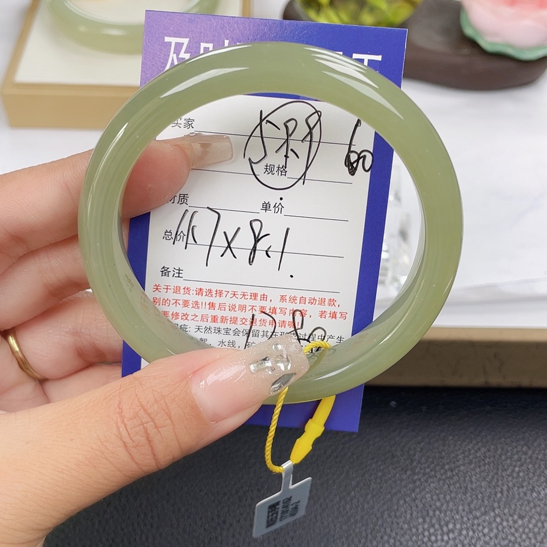 和田玉未镶嵌手镯